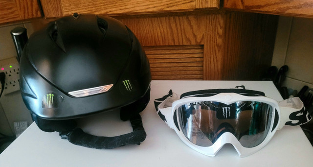 Ski Helmet  and Goggles Size Large in Ski in Lethbridge - Image 3