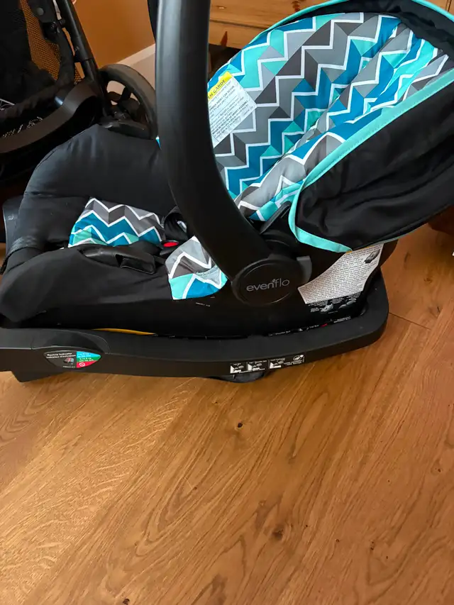 Car Seat in Strollers, Carriers & Car Seats in Brantford - Image 3