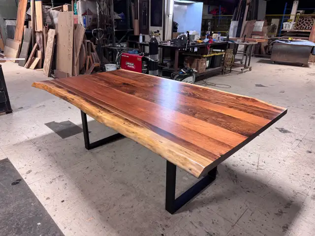 walnut dining table in Dining Tables & Sets in Mississauga / Peel Region - Image 4