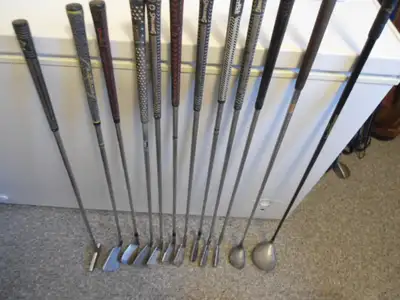 MEN'S SET OF RIGHT HANDED GOLF CLUBS WITH BAG, View more