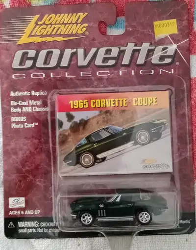 I'm selling a Mint in Pack 1999 Jonny Lightning Corvette Collection Green 1965 Corvette. I'm asking...