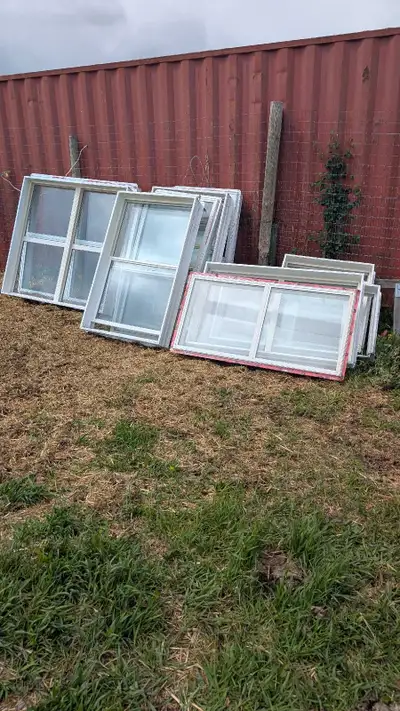 Used vinyl windows in excellent shape. Great for your garage,shed, greenhouse or any other project D...