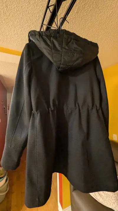 Selling a black winter jacket for girls and women. The jacket is very warm and has an inner lining f...