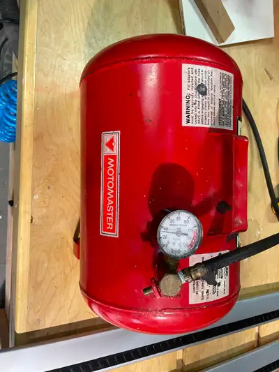 5 Gallon Portable Air Tank with Pressure Gauge.