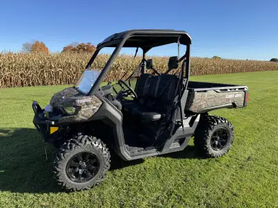 2020 defender hd8 Camo package 3120 kms 1 owner 1/2 windshield Excellent shape Reason for selling bo...