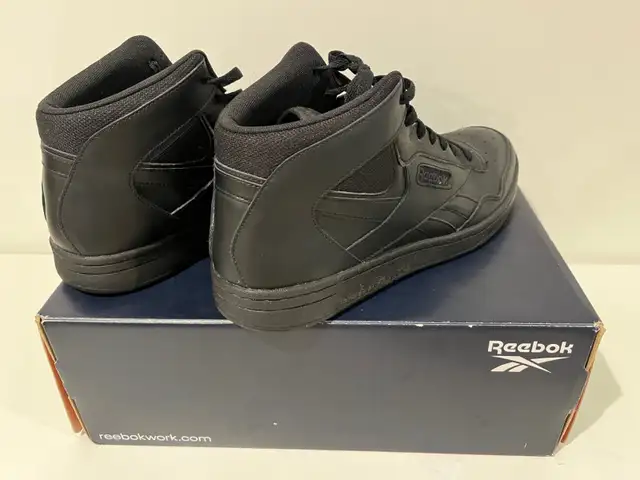 Reebok Mens Shoe High Cut Leather Black Size 11 Like New in Men's Shoes in Woodstock - Image 4