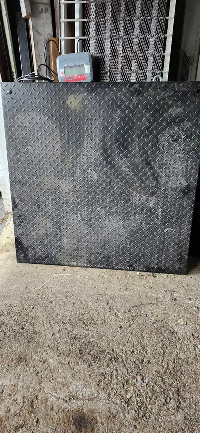 4ft x 4ft checker plate . Load cells are good. Charger included. Works as it should. $900 obo or may...