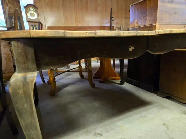 dining room table in Dining Tables & Sets in Hamilton - Image 3