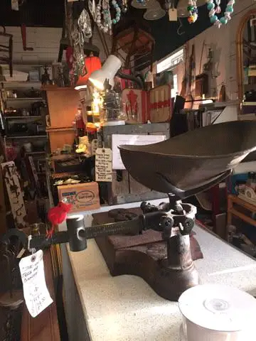 1955 Department of trade & commerce scales with 4 weights.