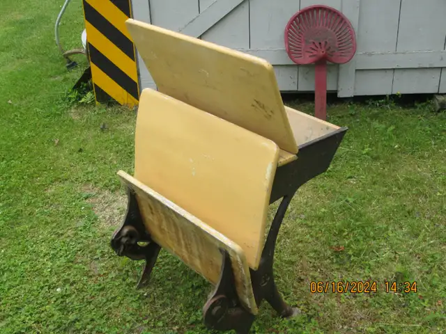 antique school desk in Desks in Ottawa - Image 5