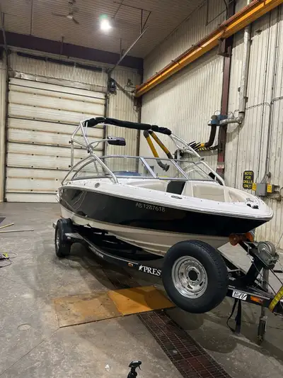 2008 Regal runabout 19’10” long wide beam @8’3”,very low hours@ 249 and very well looked after .fuel...