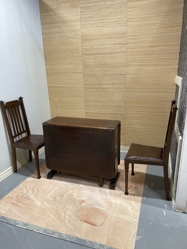 Gate Leg Dining Room Table and Chairs in Dining Tables & Sets in Edmonton