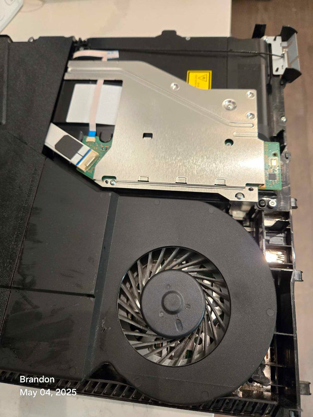 Ps4. CLEAN w/ mint controller and cables. No issues. in Sony Playstation 4 in Mississauga / Peel Region - Image 3