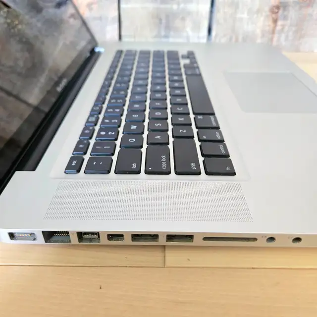 Macbook Pro Mid 2010 15" | Intel i5 | 8 Gb RAM | SSD 128 Gb in Laptops in Laval / North Shore - Image 8