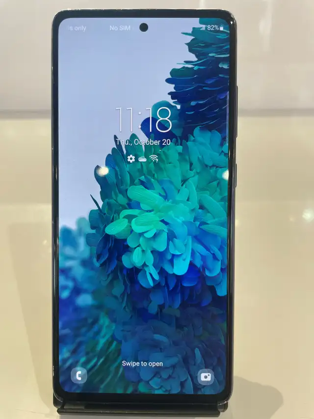 Unlocked Samsung S20FE-128GB only $299 with 1 year warranty!!63860082475393121