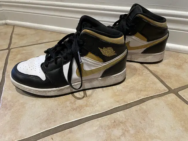 Air Jordan 4US 36Eur in Kids & Youth in Longueuil / South Shore - Image 4