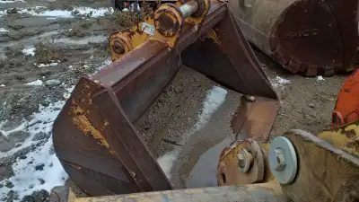 USED 77 INCH DITCHING BUCKET FROM CAT 330BL / 350L, View more
