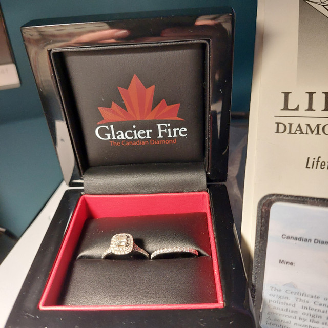 White gold engagement and wedding rings size 7.5 in Jewellery & Watches in Moncton