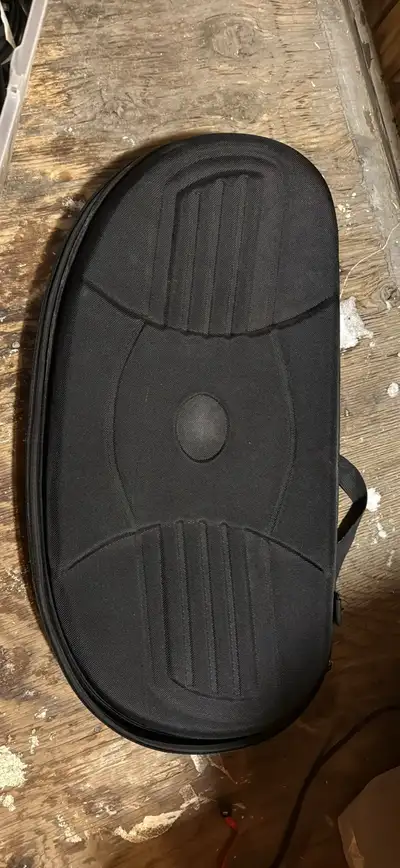 Je vends une housse de transport Oculus Quest en excellent état. Cette housse est parfaite pour tran...