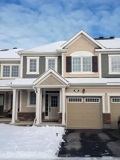 3 Bedrooms 2.5 Bathrooms Townhouse for rent in Barr