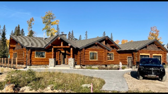 Log home repair, refinishing and construction  in Renovations, General Contracting & Handyman in Calgary - Image 3
