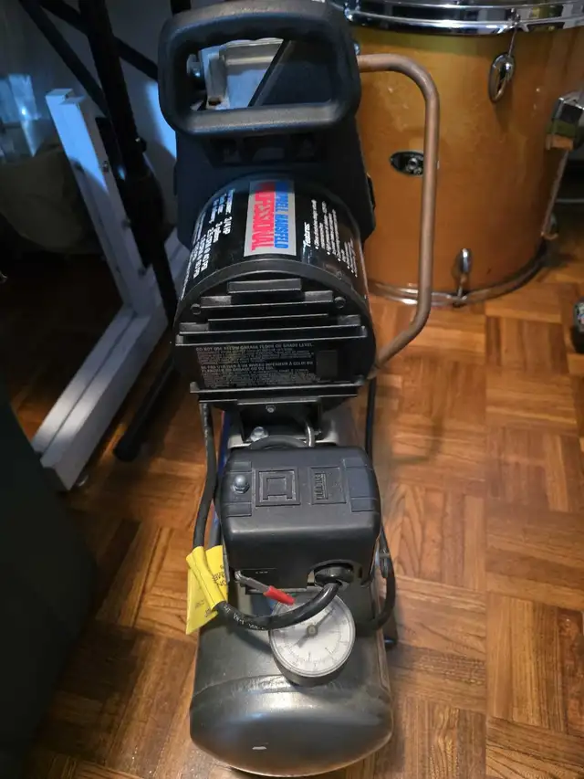 Campbell hausfeld professional 3/4 hp hotdogs compressor like ne in Power Tools in City of Toronto - Image 4