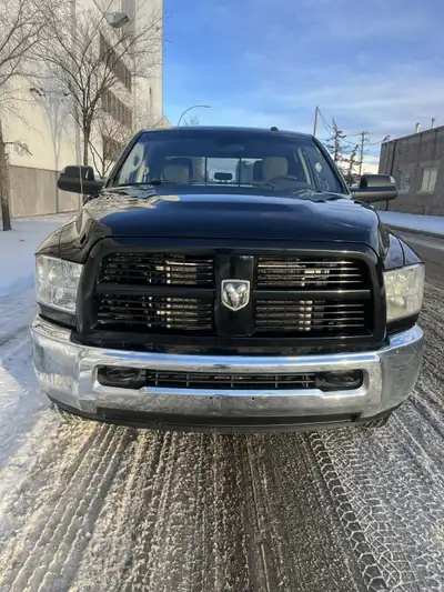 Great work truck low km Deleted, winter tires Back up camera Sensors Mechanically A condition Call m...
