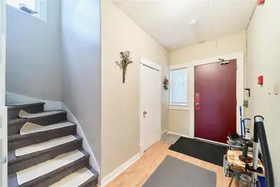 Bachelor apt. in 3plex free laundry, includes heat, A/C, water