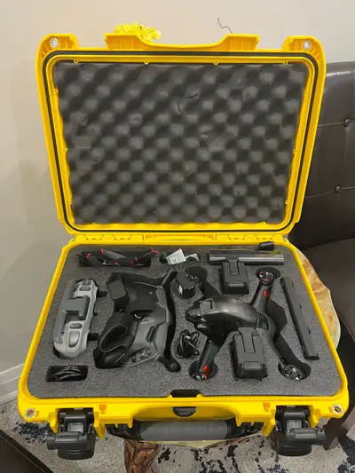 DJI FPV Combo + DJI FPV Fly more Kit, View more