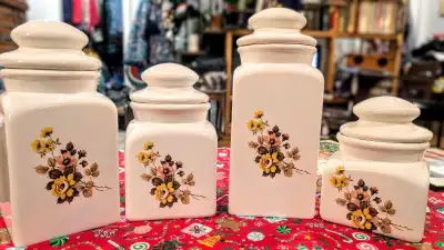 Ensemble vintage de contenants en céramique – Lot de / Set of 4, View more