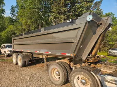 Completely overhauled. 25' tandem Fresh safety New paint New tarp Box liner Lights led 24.5 tires Lo...