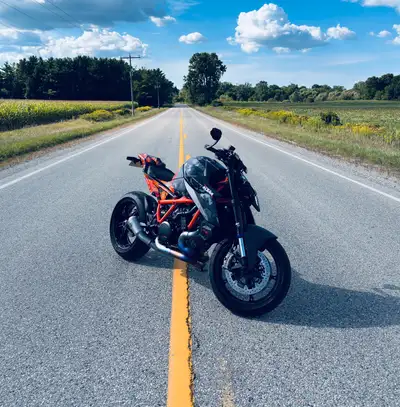 Looking for the ultimate hyper naked? Up for sale is my 2024 KTM 1390 Super Duke R EVO, finished in...