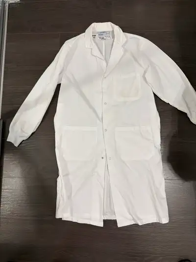 White lab coat . Features multiple pockets and button closure. Great for lab work or science project...