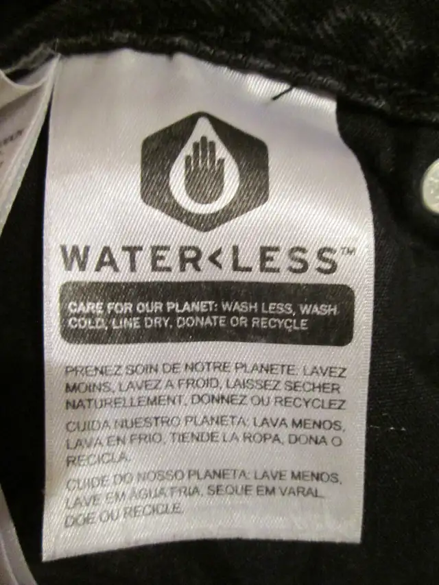 fake Levi's jeans excellent condition in Men's in North Bay - Image 10