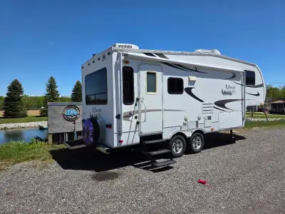 26 ft, 2010 Maxum Fifth Wheel, I have just taken it out of winter storage. It is a lovely, gently us...