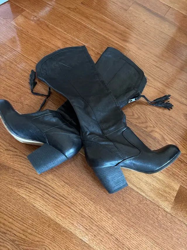 Women's Black Leather Knee-High Boots with Tassels in Women's - Shoes in City of Toronto - Image 2