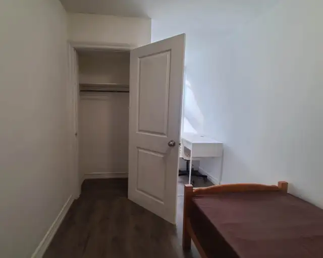 Christie, @Bloor TTC, Room on 2nd Floor to Rent-2Mins TTC Subway