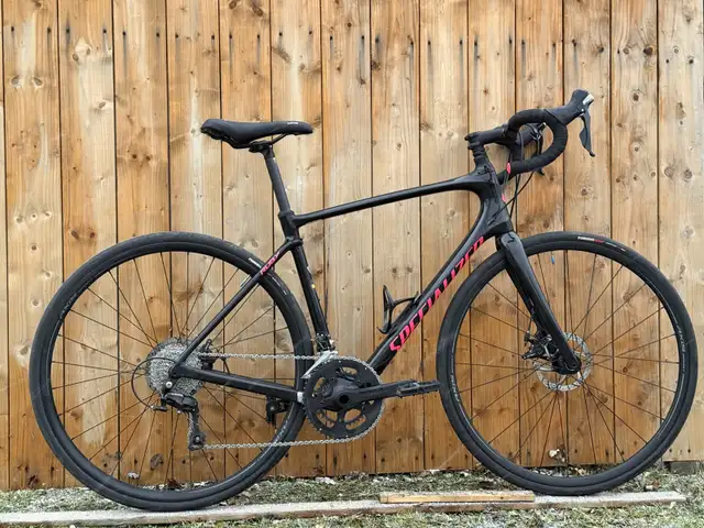 Carbon Fiber Specialized Ruby Sport Size 56 cm like new in Road in St. Catharines - Image 4