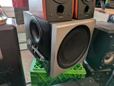 Sub and speakers used in studio as Bass and drum backup edited in . Great condition 120 watts of pow...