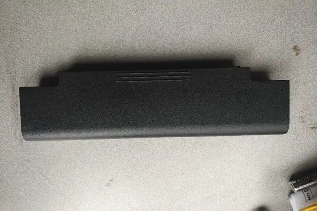 Dell Laptop Chargers and Battery in Laptop Accessories in Markham / York Region - Image 4