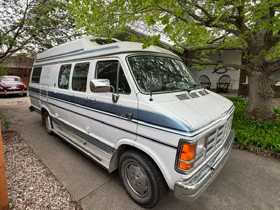 Lovely older Camper van...great way to travel!! Three way fridge. Propane two burner stove. Microwav...