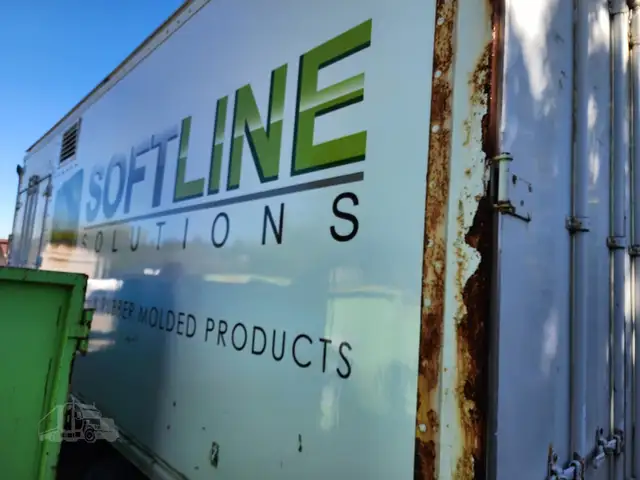 2003 International 4300 in Heavy Trucks in Hamilton - Image 6