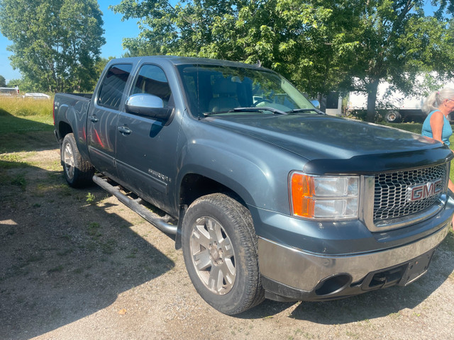 2008 gmc sierra in Cars & Trucks in Grand Bend
