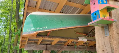 Kevlar Fusion 17' Kewatin used once 5000.00 + new couple paddles included