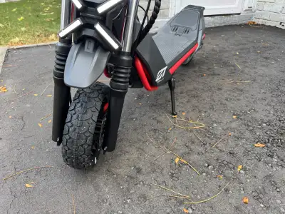 Like New. Barely driven. Only Driven 136KM Segway ZT3 Pro Electric Scooter (1600W Motor / 70km Range...