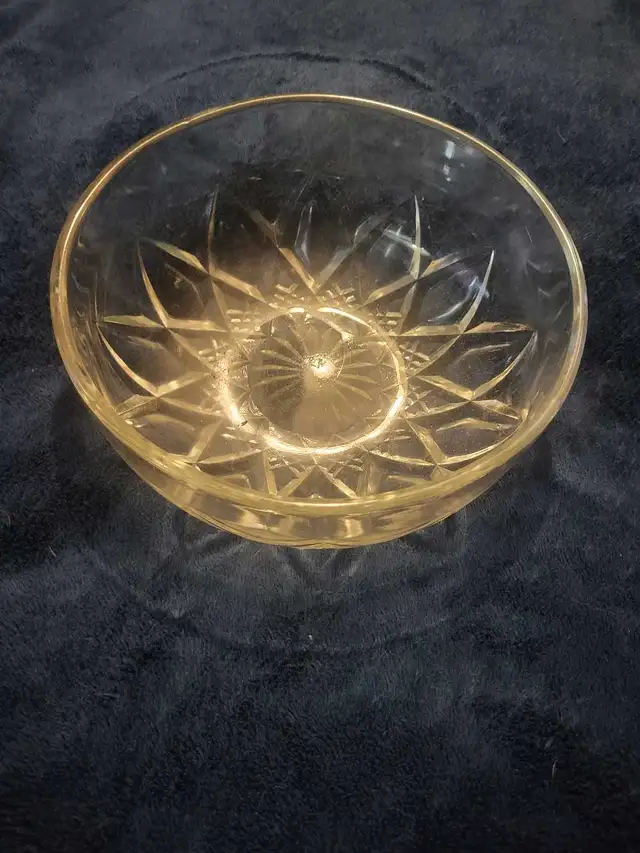 Glass Bowl in Kitchen & Dining Wares in Ottawa - Image 2