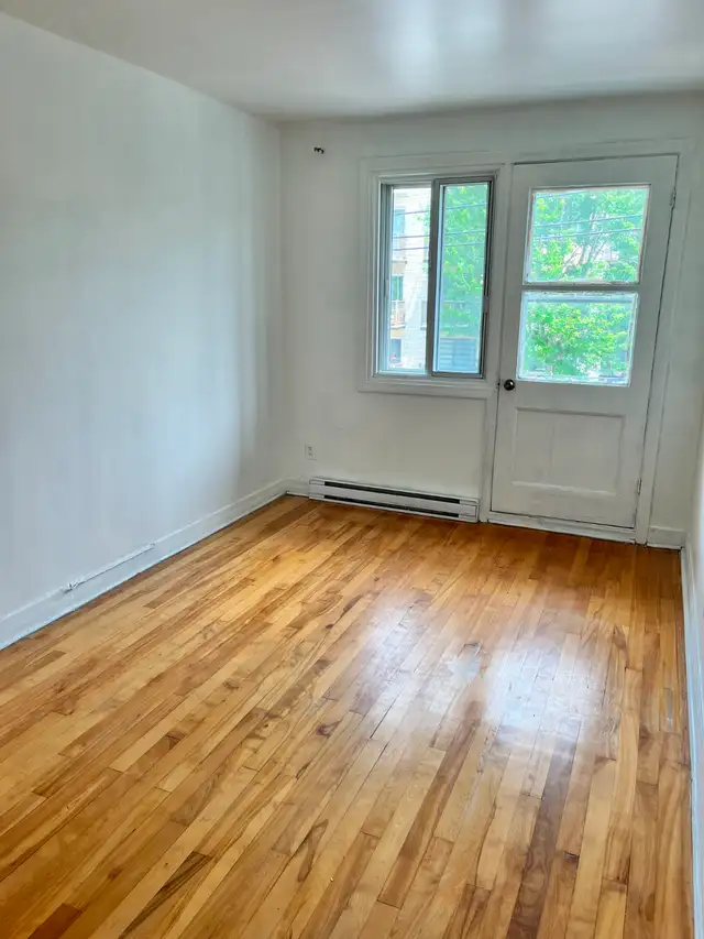 One month free!! 4.5  2 enclosed bedrooms   Beaubien, Petite-Patrie