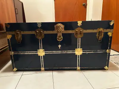 Coffre/chest 40” de longeur avec cles , View more