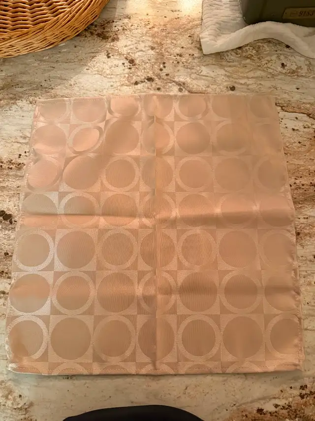 Set of 6 beige circular-patterned table napkins561546480699330561