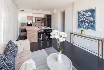 Toronto Downtown Condo for short-term rent